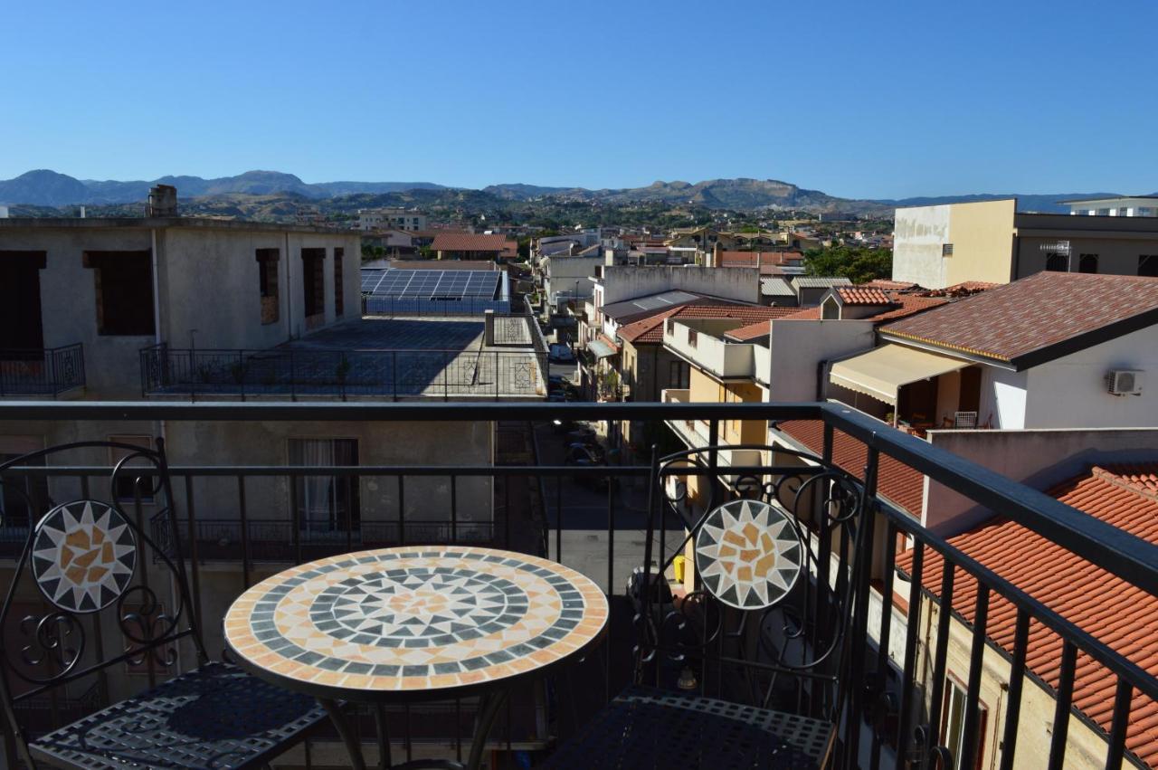 Emerella Guest House Siderno Beach Екстериор снимка