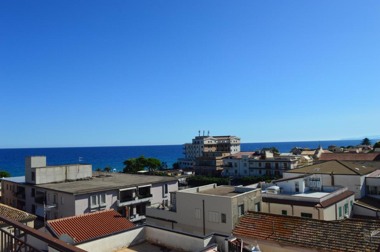 Emerella Guest House Siderno Beach Екстериор снимка